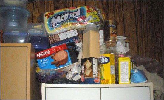 De-clutter that kitchen! De-clutter that kitchen!
